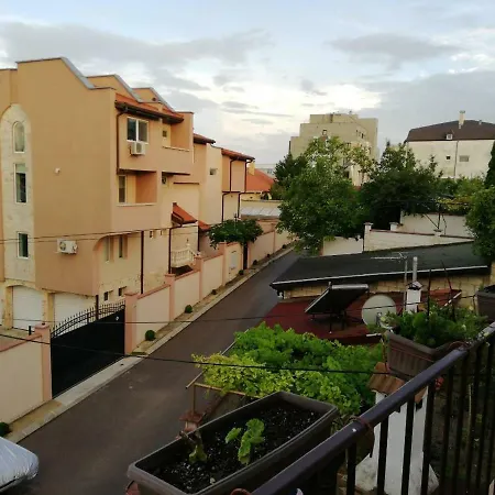 アパート Dva 3 *